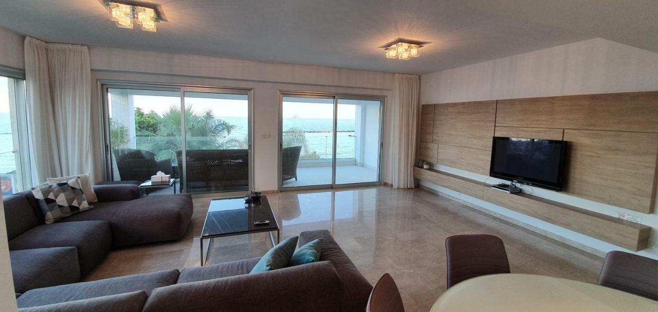 Pegasus Beach Front Apartment Limassol Ngoại thất bức ảnh