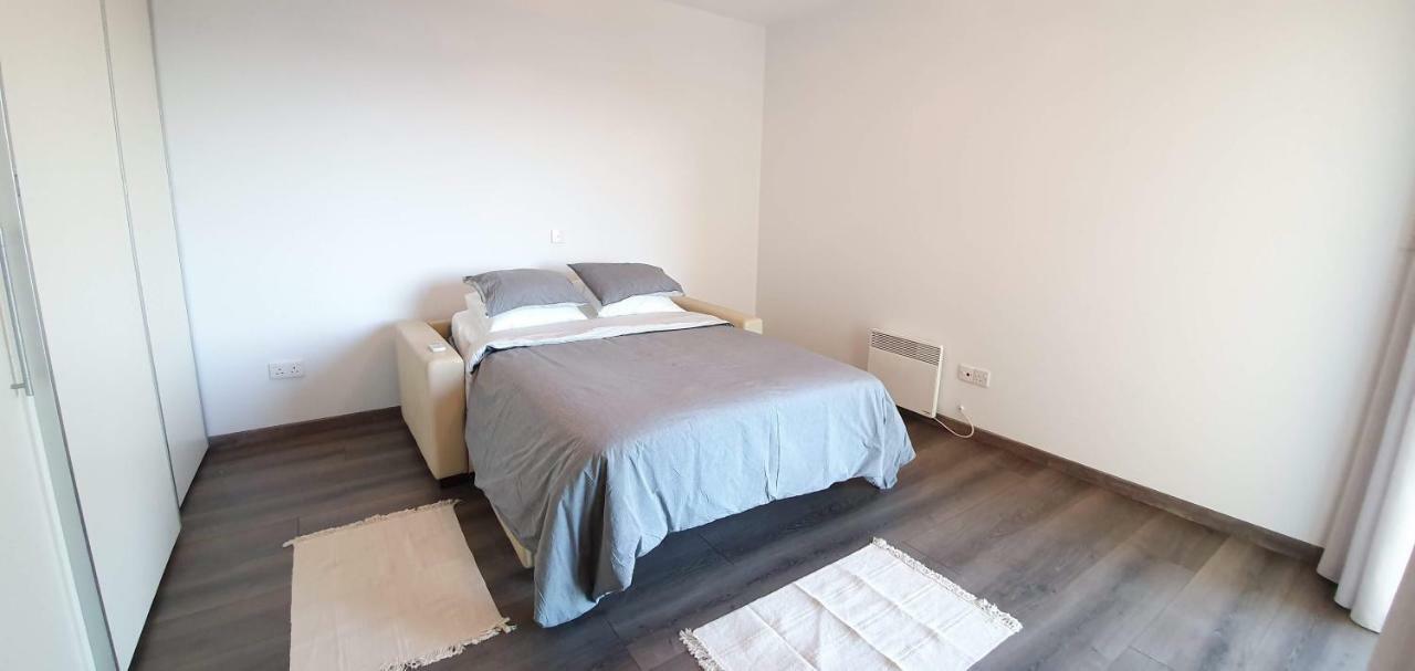 Pegasus Beach Front Apartment Limassol Ngoại thất bức ảnh