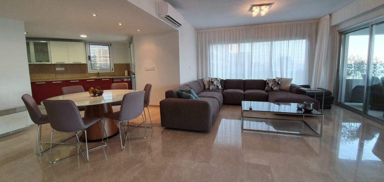 Pegasus Beach Front Apartment Limassol Ngoại thất bức ảnh