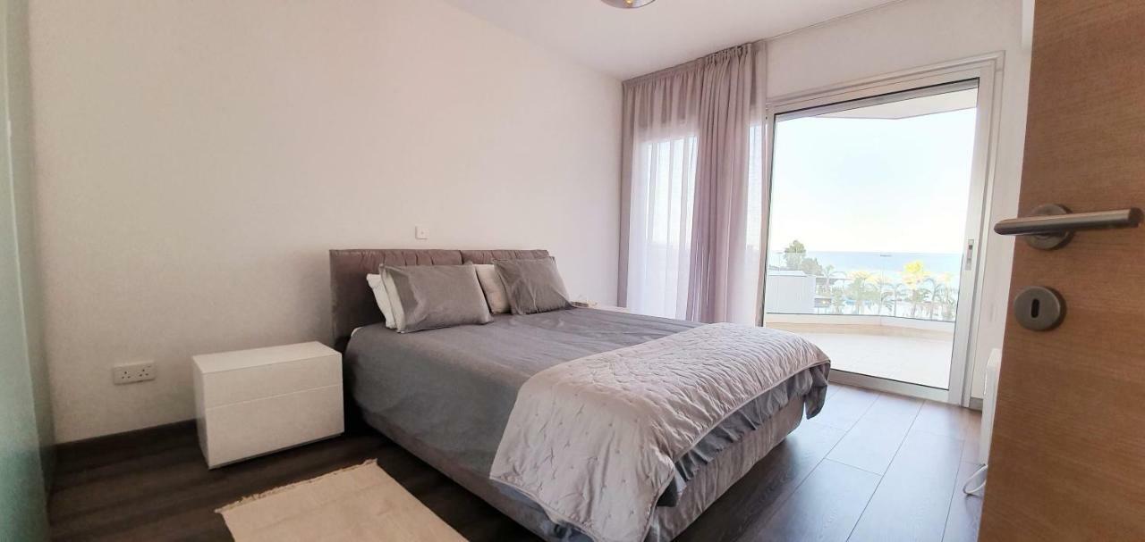 Pegasus Beach Front Apartment Limassol Ngoại thất bức ảnh