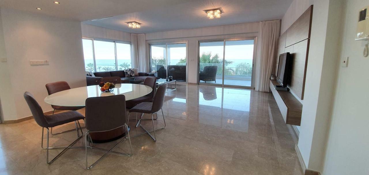 Pegasus Beach Front Apartment Limassol Ngoại thất bức ảnh