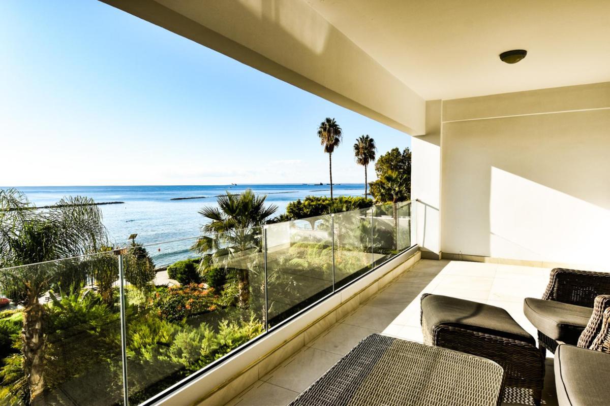 Pegasus Beach Front Apartment Limassol Ngoại thất bức ảnh